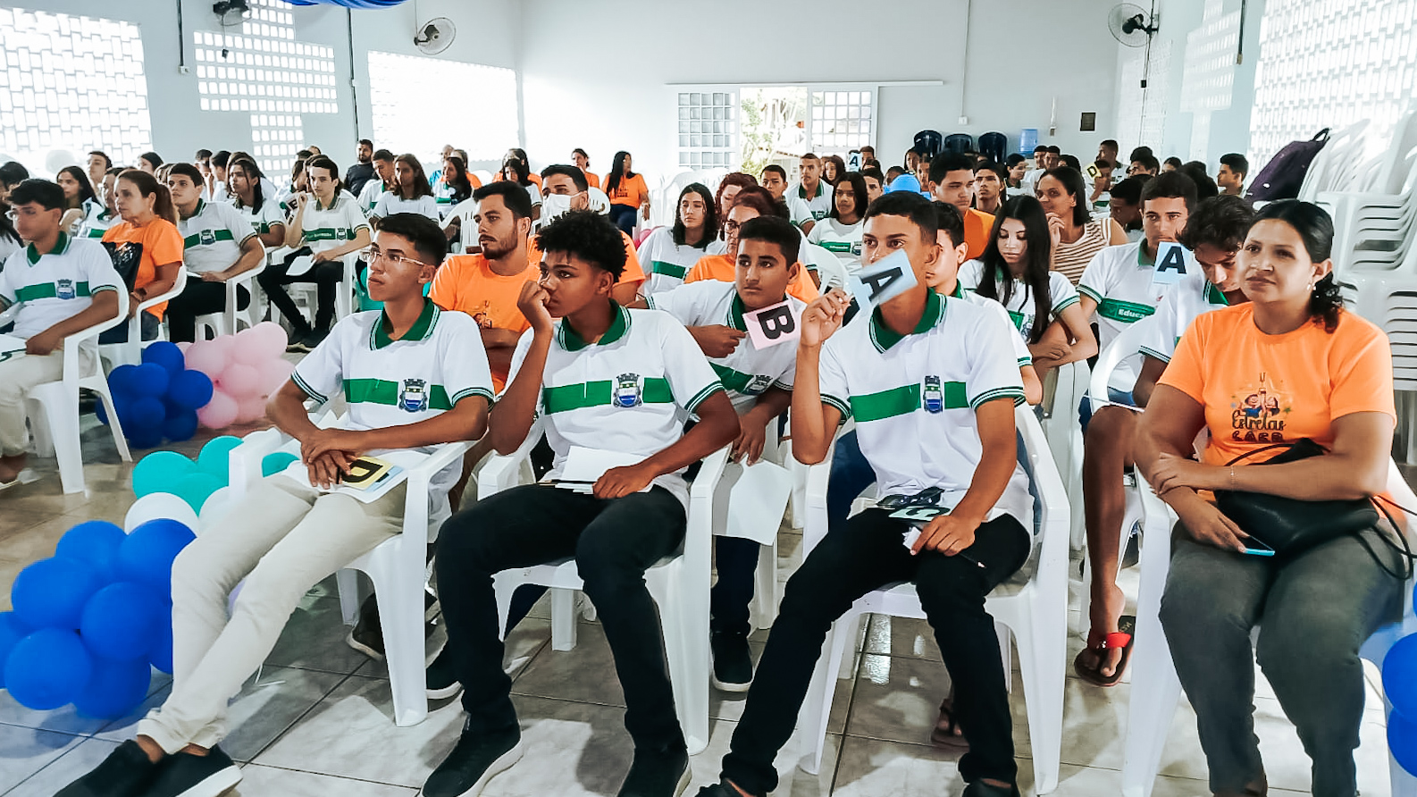 Estudantes do 9º ano participam de Aulão do SAEB promovido pela Prefeitura de Alhandra