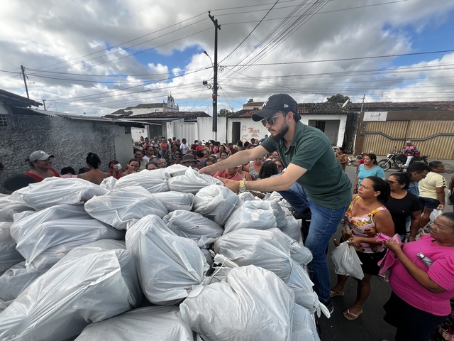 Programa Municipal de Aquisição de Alimentos leva toneladas de inhame e macaxeira à mesa das famílias alhandrenses 