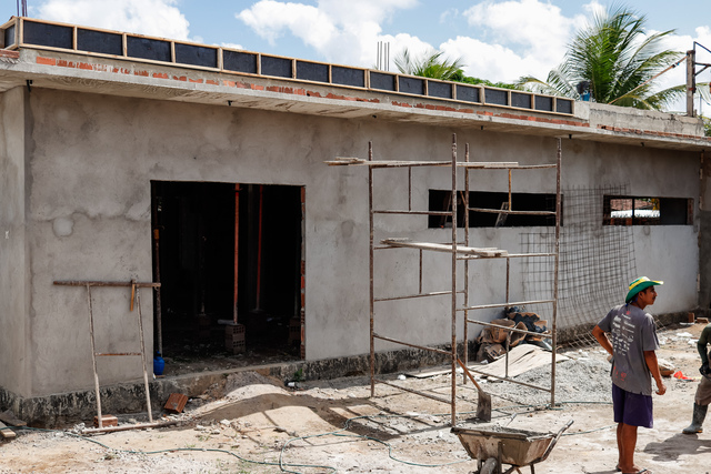 Obra da sede da Cozinha Comunitária avança com concretagem da laje no bairro do Oiteiro