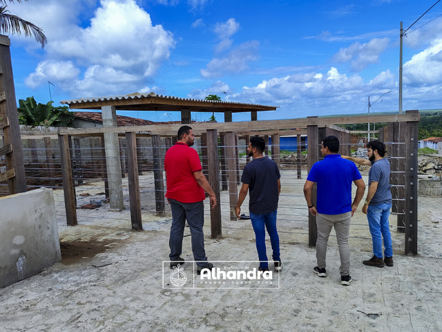 Construção do curral do gado, em Alhandra, está com 90% da construção concluída