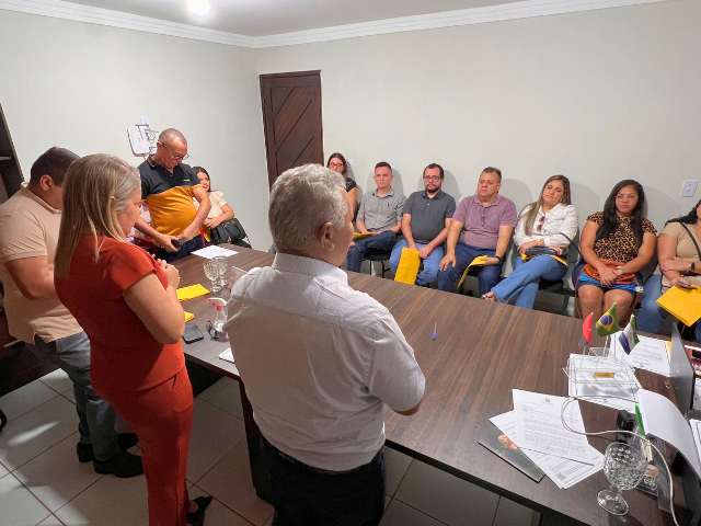 Prefeitura de Alhandra dá posse aos novos servidores da Secretaria de Saúde aprovados no último concurso
