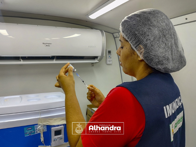Saúde em Alhandra vacina contra a gripe influenza público prioritário durante missa; ação aconteceu no último fim de semana
