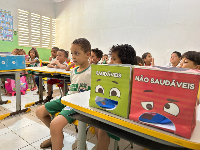 NASF faz ação do Programa Saúde na Escola na Escola Municipal Adauto Ferreira, em Alhandra

