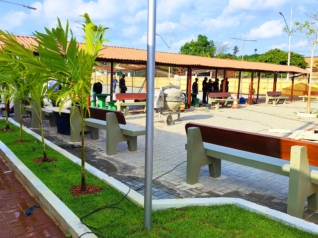 Praça São Sebastião, no bairro do Oiteiro, recebe visita técnica às obras de melhorias e adequações realizadas pela Prefeitura de Alhandra