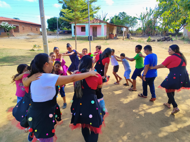 Projeto Natal Alegria leva diversão e solidariedade às crianças da Zona Rural de Alhandra