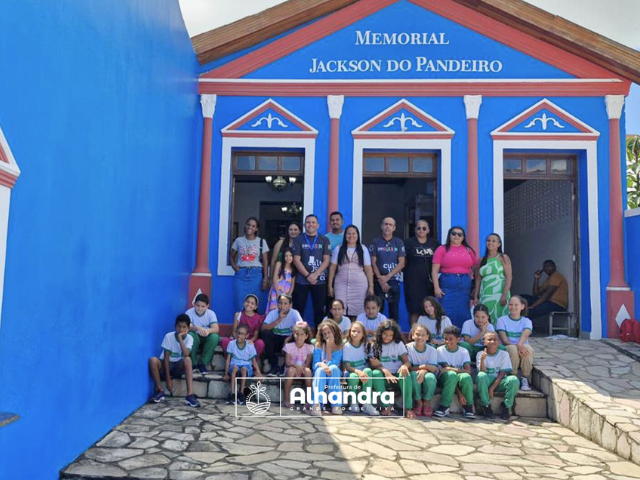 Alunos de Alhandra conhecem museu em homenagem a Jackson do Pandeiro por meio do Projeto Oficina de Ritmos da Prefeitura de Alhandra

