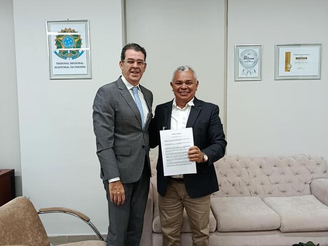 Prefeito de Alhandra, Marcelo Rodrigues, apresenta ao presidente do TRE-PB projeto para valorização dos servidores municipais à disposição da Justiça Eleitoral