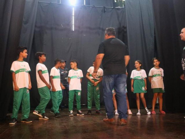 Alunos da Rede Municipal de Alhandra se apresentam no Museu Jackson do Pandeiro pelo Projeto Oficina de Ritmos


