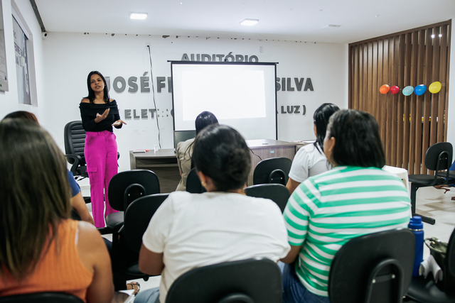Capacitação reforça avaliação da caderneta de vacinação das crianças atendidas pelo Criança Feliz, em Alhandra 