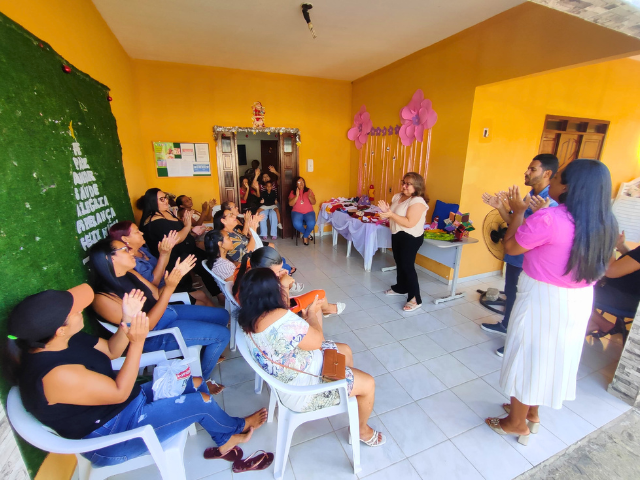 Grupo “Mulheres Guerreiras” encerra atividades com oficina e exposição de artesanato no CRAS de Alhandra
