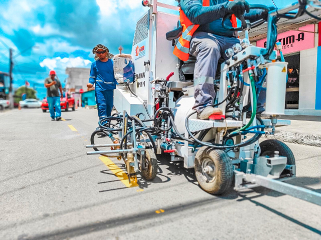 Prefeitura de Alhandra intensifica sinalização viária no bairro do Oiteiro