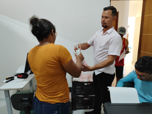 Prefeitura de Alhandra distribui sementes de milho aos produtores da Agricultura Familiar, em Mata Redonda