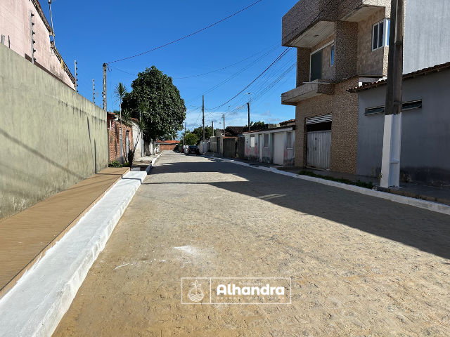 Prefeitura de Alhandra inaugura ruas na localidade de Mata Redonda e realiza serviços da sarjeta no asfalto e pintura da sinalização horizontal
