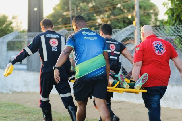 SAMU de Alhandra garante atendimento imediato a atleta durante final do Alhandrão 2025 