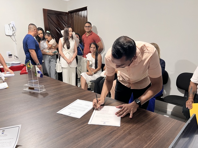 Novos Concursados Tomam Posse e Reforçam a Administração Pública em Alhandra!