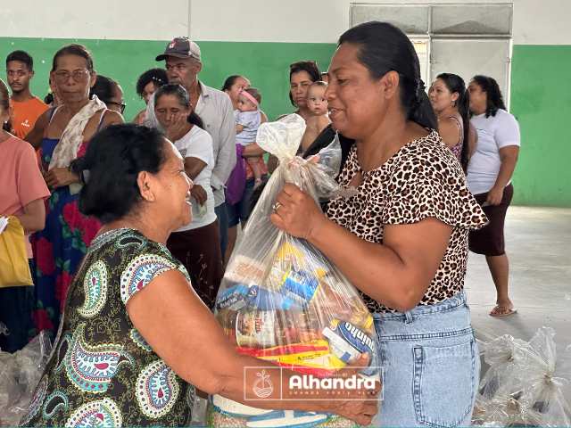 Prefeitura de Alhandra distribui cestas básicas às famílias assistidas pelo CRAS, em Alhandra