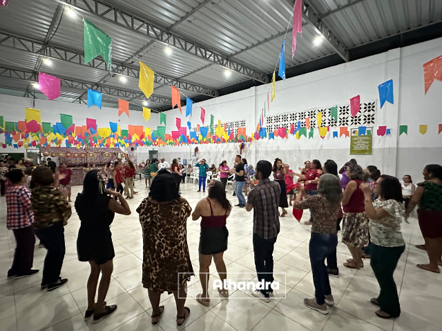 Arraiá do SCFV reúne usuários do órgão com arrasta-pé, comidas típicas e muitas brincadeiras, em Alhandra
