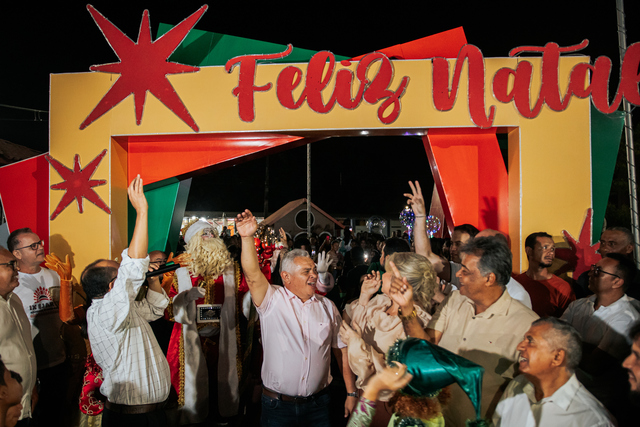 Alhandra acende luzes de Natal e transforma a Praça Nossa Senhora da Assunção em cenário de encanto 
