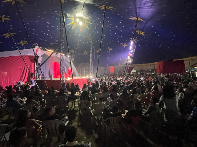 Espetáculo gratuito no Disney Circo encanta o público em Mata Redonda
