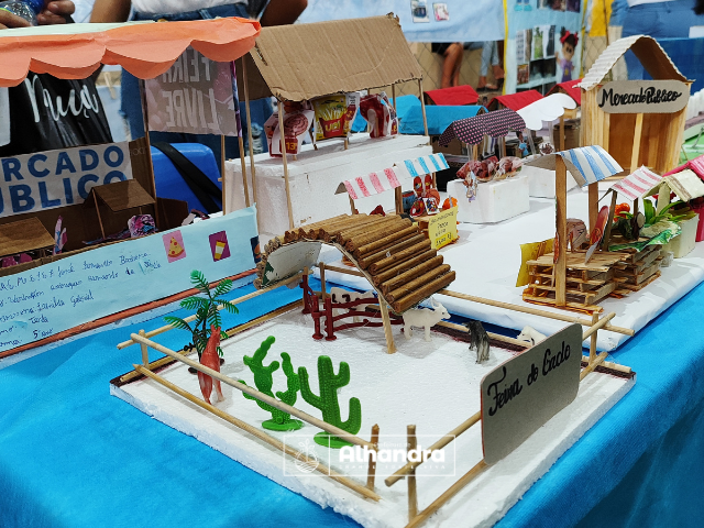 Projeto Retratando a Minha Terra reuniu alunos. profissionais da educação e pais em exposição de trabalhos escolares, danças, culinária e maquetes, em Alhandra