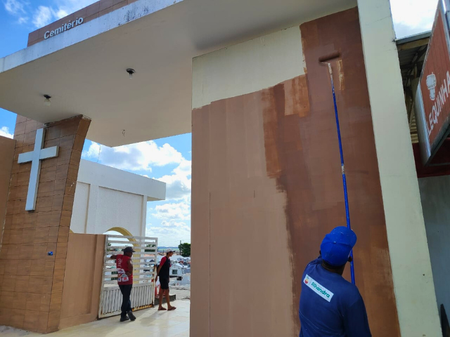 Prefeitura de Alhandra realiza preparativos para o Dia de Finados com mutirão de limpeza nos cemitérios municipais