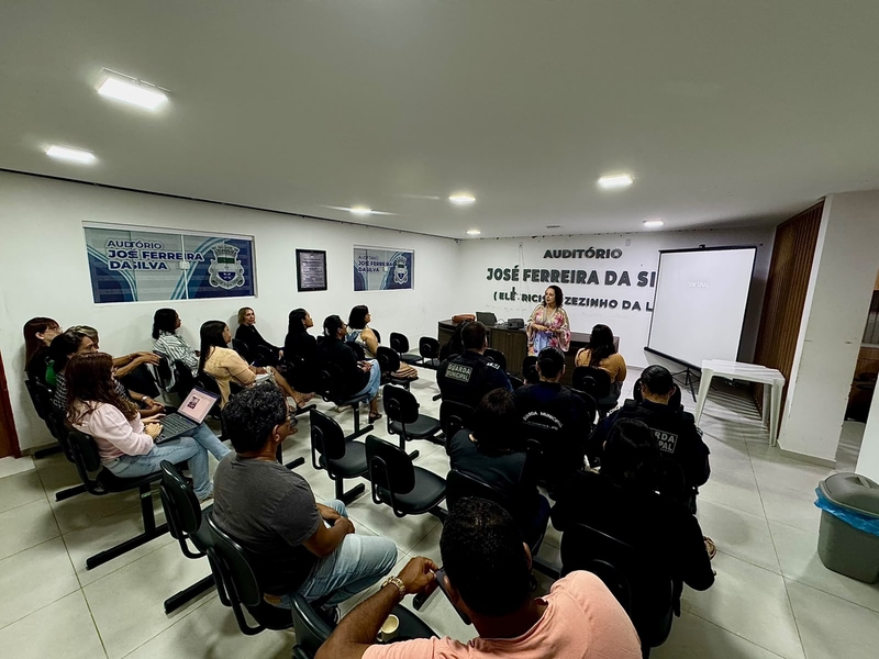 Alhandra inicia campanha Agosto Lilás com capacitação para fortalecer a rede de proteção às mulheres