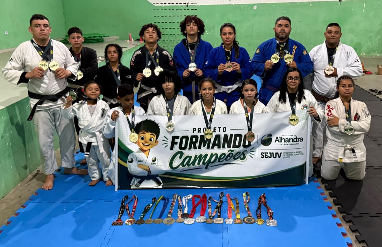 Projeto Formando Campeões conquista 20 medalhas no Open Alhandra de Jiu-Jitsu