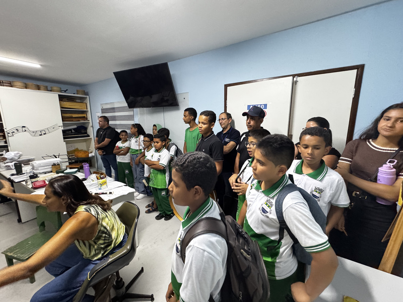 Alunos da rede municipal de Alhandra participam de aula de campo na Escola Estadual de Música Antenor Navarro